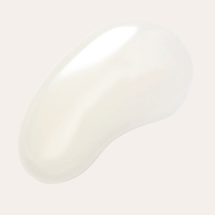 L'ANZA Healing Moisture Shampoo - creamy texture