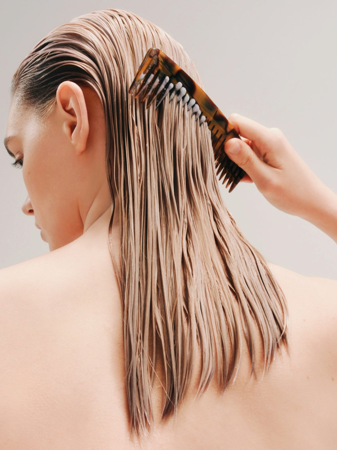 AG Boost Apple Cider Vinegar Silicone-Free Conditioner - combing conditioner through wet hair