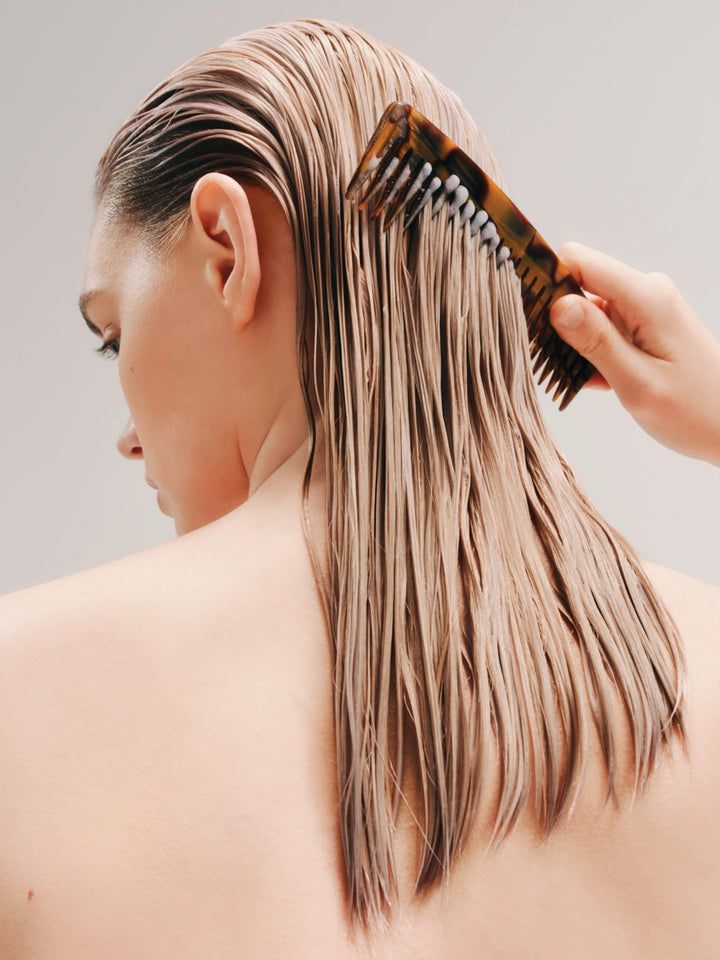 AG Reconstruct Vitamin C Strengthening Mask - combing the mask through damp hair