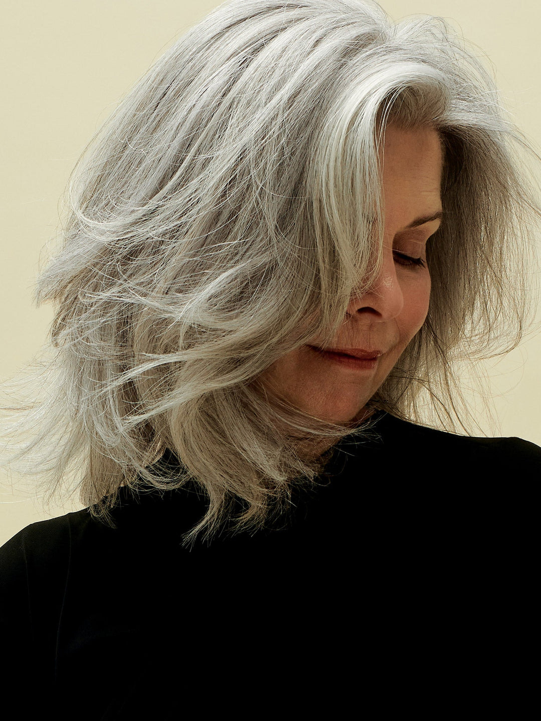 AG Sterling Silver Toning Conditioner - model with silver hair