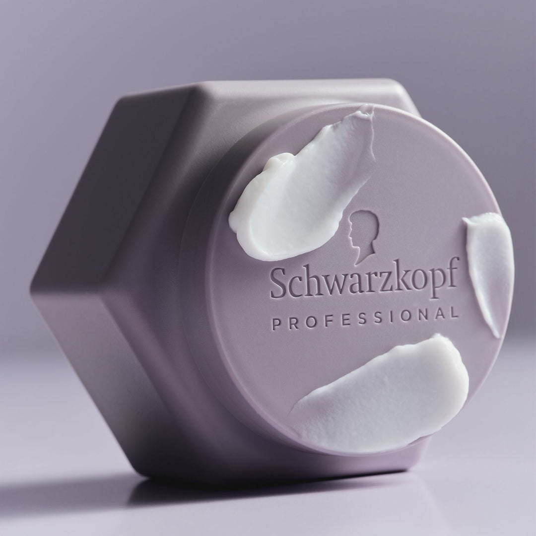 Schwarzkopf Fibre Clinix De-Frizz Treatment - cream texture on lid
