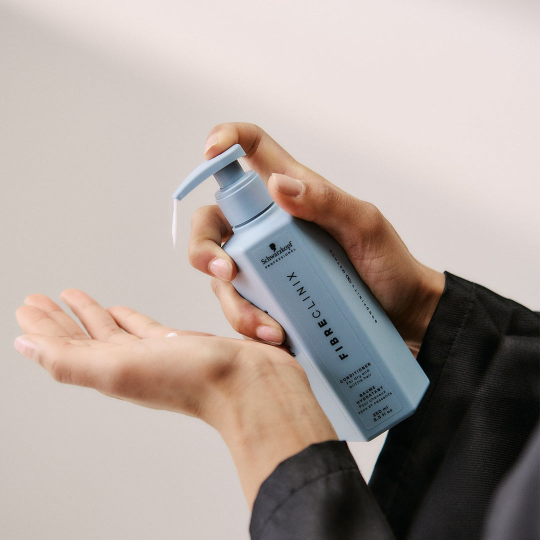 Schwarzkopf Fibre Clinix Hydrate Conditioner - dispensing into hand