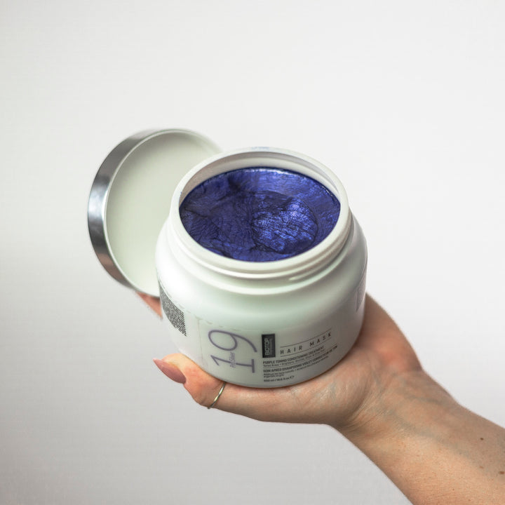 Biotop 19 Pro Silver Hair Mask - open jar in hand