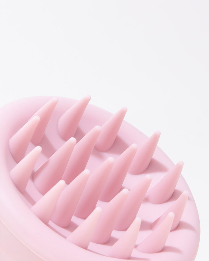 DESIGNME Gentle Scalp Brush - close-up of the soft, flexible bristles