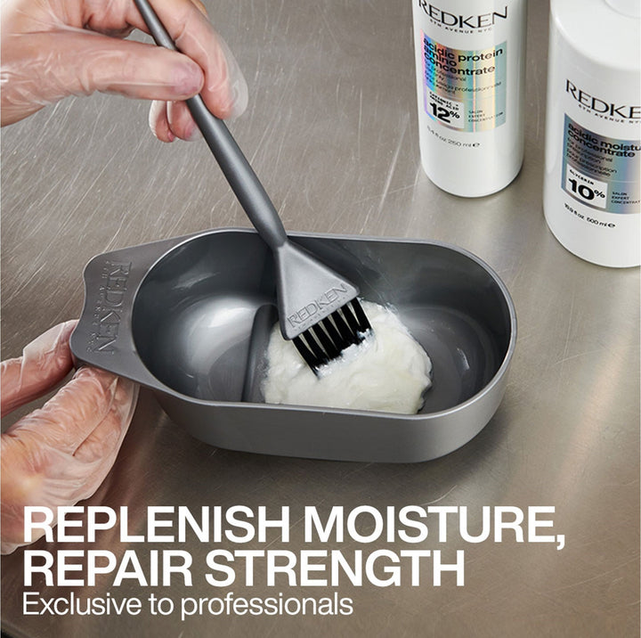 Redken Acidic Moisture Concentrate - mixing a custom backbar treatment